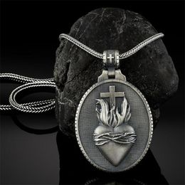 Pendant Necklaces Creative Retro Style Cross Sacred Heart Necklace Men And Women Personality Amulet Clavicle Chain Jewellery GiftPendant