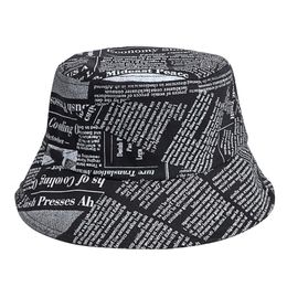 Berets 1pc Fashion Fisherman Hat Sun Protection Bucket Decorative Old Spaper Pattern (Black)