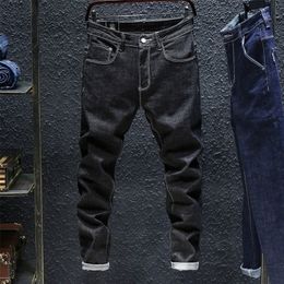 Autunno Primavera Jeans neri e blu Uomo Pantaloni denim Uomo Alta qualità Slim Fit Jean Marca Plus Size 40 42 44 220328