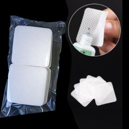 200pcs Eyelash Extension Glue Cleaner Cotton Pad Paper Remover Pads Lint Free Non-woven Glue Cleaning Wipes Makeup Tool