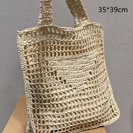 -Designer di sacchetti di sacchetti di paglia donna triangolare borse all'uncinetto scavate borse per le spalle estate