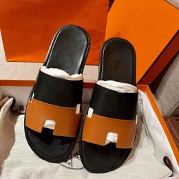 Fashion Summer Men Izmir Sandals Scarpe in pelle di pelle di pelle di pelle Slide piatti Designer Gentleman Slip on Flip Flip Flop Sandalie da spiaggia per esterni