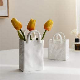 Nordic Creative Shopping Basket ceramic mini Vase Bag Decoration Simple Dried Flower Arrangement Vases Table Decor mini pots Art 220423