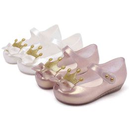 MINI MLSA Classic Crown 2021 شاطئ الصنفرة الجديدة الصيف لطيف الكرتون جيلي حذاء فتاة غير انزلاق الأحذية الصغيرة للأطفال Girls G220418