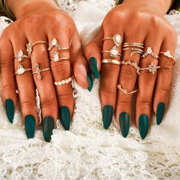 Cluster Rings 17Pcs/Set Fashion Exquisite Crown Sun Star Water Drop Triangle Rhinestone Metal Geometry Knuckle Ring Set Women JewelryCluster