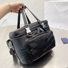 Waterproof Crossbody Fashion Handbag Large Capacity Shoulder Bag Luxury Designer Clutch Bags High Quality Totes Women Cosmetic Cases Fashion Satchels Men Travel