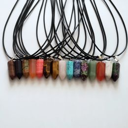 Natürlicher Achat-Rosenquarz-Kristallstein-Anhänger, gemischte Sechseck-Punkt-Säule, einfache, stilvolle Halskette, Größe 22 x 9 mm
