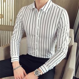 Fashion New Men Long Sleeve Shirts Male Striped Classicfit Comfort Soft Cotton Casual ButtonDown Shirt 201124