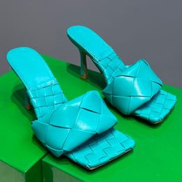 Lido Mule Sommer bekannter Markendesigner Hochhackige Sandalen sind voller Design. Ein Stück hochhackige Sandale, die Persönlichkeit und Trend zeigt. Der Slipper-Absatz ist 9 cm hoch