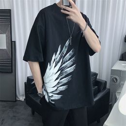 Hybskr Wings Feather Graphic Men Tshirts Short Short Fashion Tops harajuku Black Gothic Male Maglieria Summer Cashing Casual 220521
