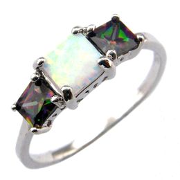 mode vit opal ring; Mystic Rainbow Stone Ring Nya Designs