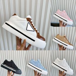 Lady Designer Casual Shoes Triangle Thick Sole Double Wheel Nylon Sneakers Women White Canvas Luxury Low Leather Shoes R6NA