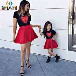 Mom And Daughter Dress 2022 New Tracksuit Spring Autumn Family Matching Clothes Baby Girl Embroidery Love Clothing Sets AA220326