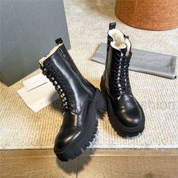Botas de designer de luxo greve de trator feminino Black Leather Chunky Boot de inverno Sapatos de inverno para mulheres