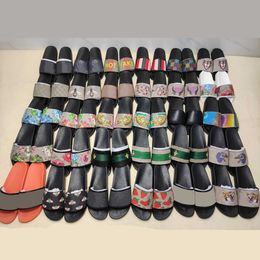 2022 Neueste Männer Frauen Mode Hausschuhe Luxus Slides Sommer flache Slipper trendige Leder Gummi Sandale Herren Strand Slide 35-46