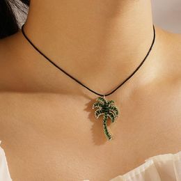 Pendant Necklaces Green Crystal Inlaid Palm Tree Single Layer Necklace Women Personality Geometric Rope Clavicle Chain JewelryPendant