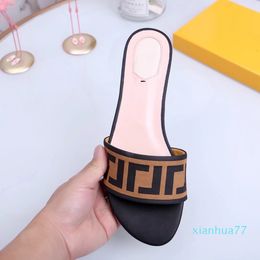2022 été luxe g sandales Designer femmes tongs pantoufle mode en cuir véritable diapositives chaîne en métal dames chaussures de sport j5565