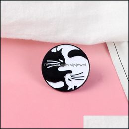 Pins Brooches Jewelry European Black And White Cat Clasp Round Pins Unisex Alloy Circle Cowboy Bag Badge Ornaments Accessories For Suit Bac