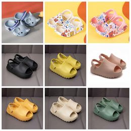 Sandali firmati per neonati bambino grande Baby Kids Sandali slip-on per adulti Ragazzi Ragazze Scarpe da spiaggia Estate bambini solidi Scivoli Bone Resinchants Scarpe da acqua leggere 24-29