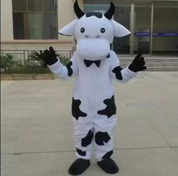 2022 Cow Black&White Mascot Costume Halloween Christmas Fancy Party vegetable Cartoon Character Outfit Suit Adult Women Men Dress Carnival Unisex Adults
