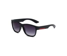 Q3QS Designer Brand Classic Sunglasses Fashion Women Sun Glasses UV400 Gold Frame Green Mirror 50mm Lens with Box