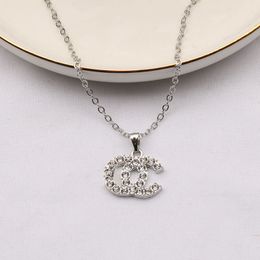 Semplice marchio di design di lusso doppia lettera collane con ciondolo catena placcato oro 18 carati maglione con strass Crysatl Newklace per le donne accessori per gioielli da sposa