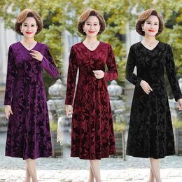 Casual Dresses The Middle-aged Mother Early Autumn Gold Velvet Dress Spring Noble Western Style Plus Size DressCasual