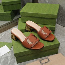2022 Designer Frauen Sandalen Ineinandergreifende Ausschnitt Slide Leder High Heels Mädchen Mode Gummi Sandale Sommer Strand Flip Flops mit Box NO384
