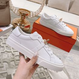 Women's high quality casual shoes designer leather high-end fashion hardware white walking shoes designer luxury trainer 35-40
