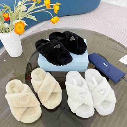 2022 Women warm Slippers Enameled triangles sandal Luxury woman shoes Wool slides Crossover Furry slide with original box shoe bag winter plush womens sandals