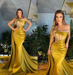 2023 Graceful Ginger Mermaid Prom Dresses Boat Neck Satin Party Dresses Crystals Beaded Custom Made Evening Dress