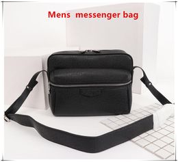 M30233 Mens Shoulder canvas leather Designers Messenger Bag Famous Trip Postman Classic Handbag Briefcase Crossbody Good quality Wallet