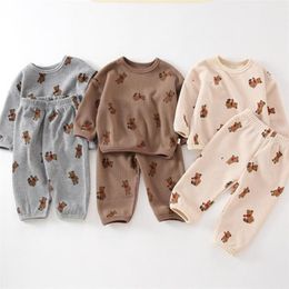 born Clothes Boys Round Neck Fashion Waffle Suit Infant Girls Cute Cartoon Bear Print Spring Autumn Pyjamas Set 220509