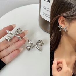 Clip-on & Screw Back Korean Simple Metal Bow Clip Earrings No Piercing Female Concise Trendy Silver Color Bowknot Ear Hole WomenClip-on