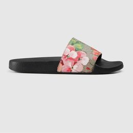 hotel room slippers Australia - Designer Flat Slipper Men Women Slides Sandals Bloom Flowers Printing Canvas Web Black Rubber Sole