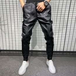 Winter Dicke Warme PU Leder Hosen Männer Kleidung Einfache Große Tasche Winddicht Casual Motorrad Hose Schwarz Plus Größe 220720