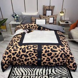 Queen Size Cotton Bedding Sets Letter Printed 4 Pcs Quilted Flat Sheet Two Pillow Cases Designer Home Comforter Duvet Cover I Wu