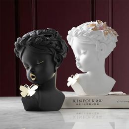 European Kissing Butterfly Angel Cute Girl Resin Statues Wedding Gifts Home Desktop Figurines Decoration Baby Sculpture Crafts 220406