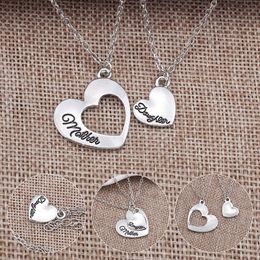 Pendant Necklaces 2pcs/Set Mother Daughter Heart Pendants Necklace Hollow Lettering Fashion Silver Plated For Mother's Day GiftPendant