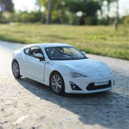 Japanese Supercar Family 86 GT Simulation Exquisite Diecasts & Toy Vehicles RMZ city Car Styling 1:36 Alloy Model 220418