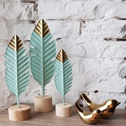 Modern Feather Wooden Decorations Simple Miniature Figurines for Living Room Table Office Home Decoration Accessories 220628