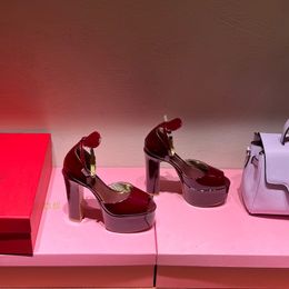 -Tan-Go-Plattform Pumps Schuhe Kirsch Patentleder hochhackiger Knöchelgurt klobige Absätze Block Absatz 15mm offener Zehenkleid Schuh Frauen Luxus