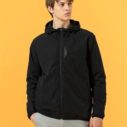 Autumn thin jacket men hooded fashion jackets letter print windbreaker high quality outerwear coats SJ130435 201127