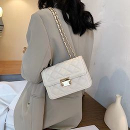 Fashion chain design Ms Shoulder Messenger Bag Can be carried across the arm Women handbag