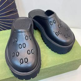New Perforated Slippers Designer Sandals Luxury Platform Slide Hollow Pattern Slippers Transparent Materials Sandal Rubber Flats Slipper