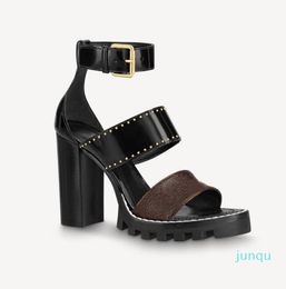 2022-Newest Women Leather Sandals Star Trail Designer Lady Ankle Strap Studs Buckle Letter Printed Chunky Heel Treaded Rubber Outsole Sandal