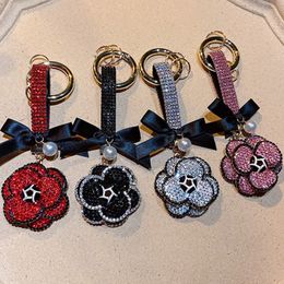 Rhinestone Flower Car Keychains Ring Camellia Design Bow Pendant Key Chains for Bag Decoration Personalised Fashion Women Diamond Charms Keyring Accessories Gift