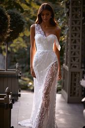 Saxy Wedding Gown Dresses Appliques Lace Sleeveless Sweep Train Off Shoulder A Line Wedding Gowns Vestidos De Novia