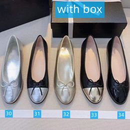Bale Düz Elbise Ayakkabı Balerinas Flats Tasarımcıları Kadın Loafer Kadın Bowtie Lambskin Calfskin Patent Patent Siyah Beyaz Bej Pembe Loafers Kadınlar İçin Rahat Ayakkabı