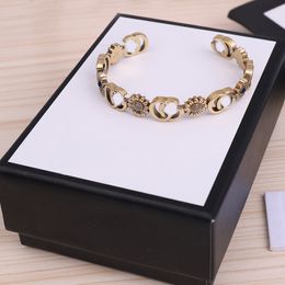 High Quality Designer Brass Open Bracelets Chain Crystal Luxury Brand Letter Daisy Copper Bangle Mens Womens Bracelet Wristband Link Jewellery Gifts With Steel Seal